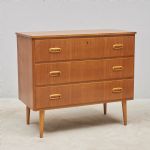 1738 8584 CHEST OF DRAWERS